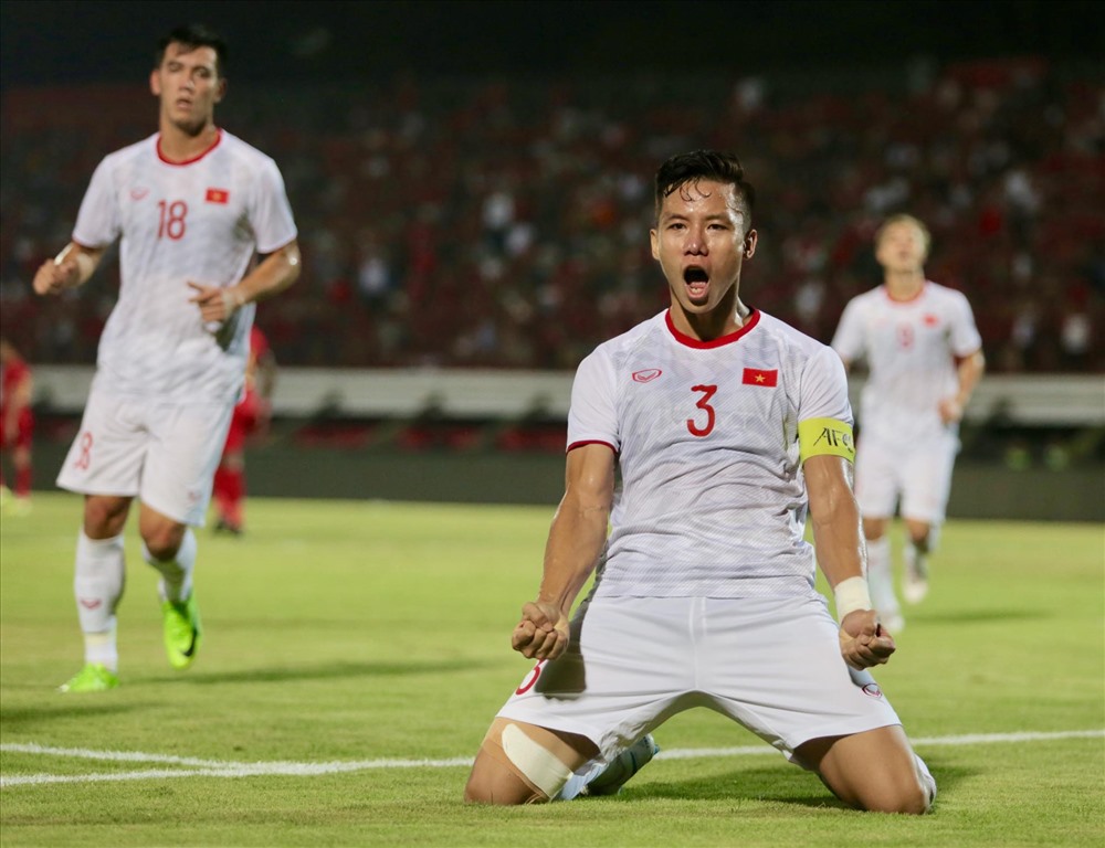 Quế Ngọc Hải từng sút 11m thành công ở King's Cup 2019, khiến cổ động viên Thái Lan “'câm nín“. Ảnh: Minh Tùng