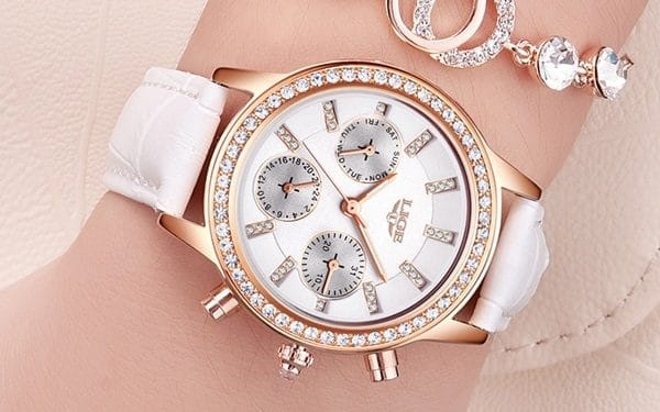 Đồng hồ làm quà tặng với ý nghĩa vượt thời gian