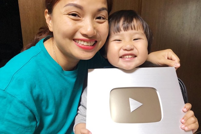 Quỳnh Trần JP và con trai được dân mạng yêu mến và dành nhiều lời khen cho sự gần gũi, dễ thương. Ảnh: Quỳnh Trần.