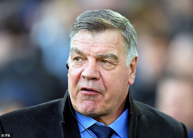 Big Sam cũng dính dáng đến vụ kiện sau vết nhơ khi dẫn dắt tuyển Anh. Ảnh: PA.