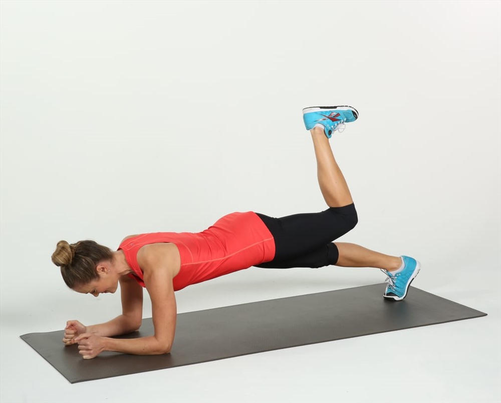 Plank kết hợp nhấc chân