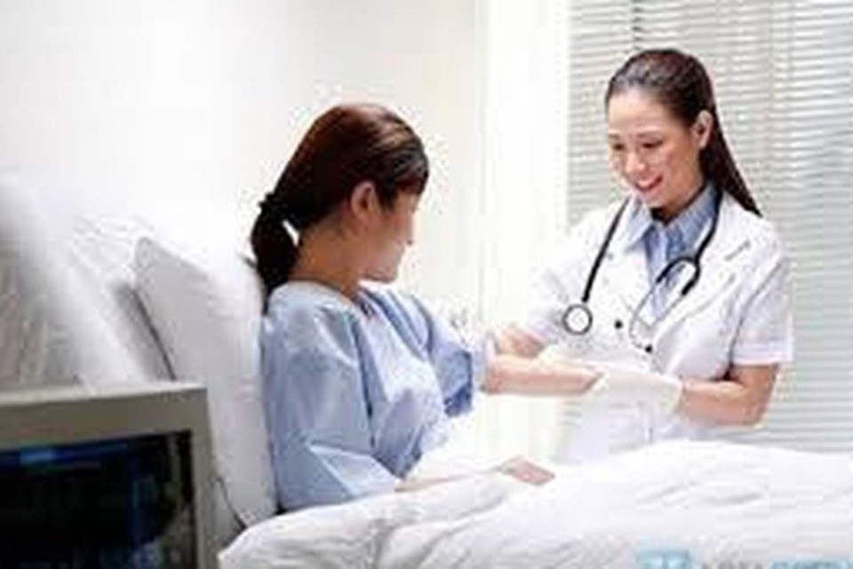 Để hưởng chế độ ốm đau do cơ quan BHXH chi trả, phải có chỉ định của bác sĩ ở cơ quan y tế có thẩm quyền. Để hưởng chế độ ốm đau do cơ quan BHXH chi trả, phải có chỉ định của bác sĩ ở cơ quan y tế có thẩm quyền.