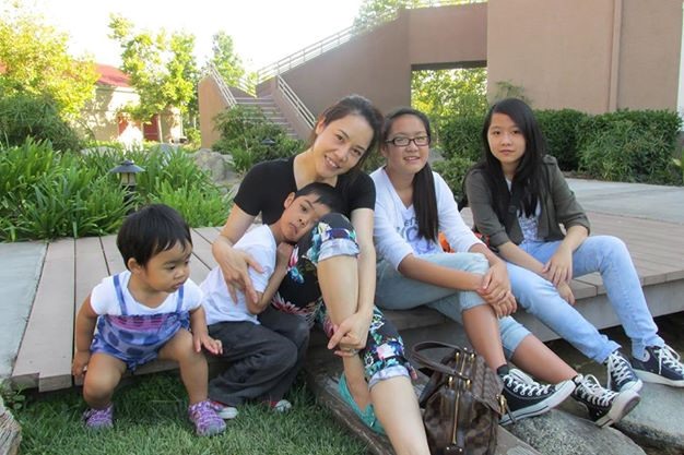 Thu Phương và các con. Ảnh: ST