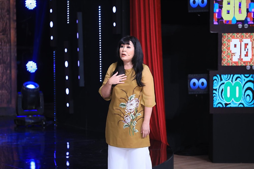 NSND Hồng Vân nghẹn ngào