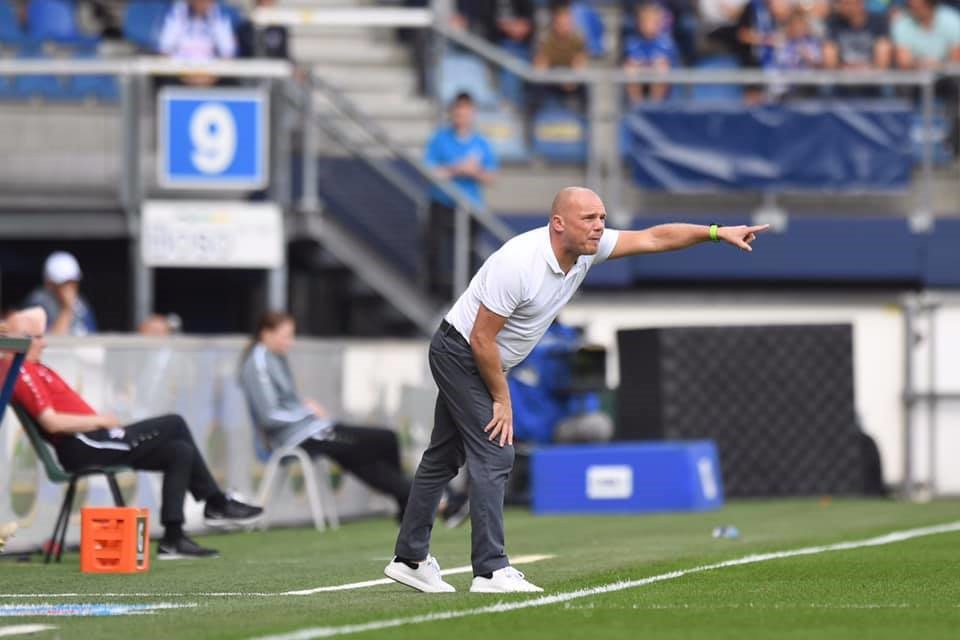 HLV Johnny Jansen khẳng định sẽ sử dụng Văn Hậu ở thời điểm thích hợp nhất. Ảnh: SC Heerenveen.