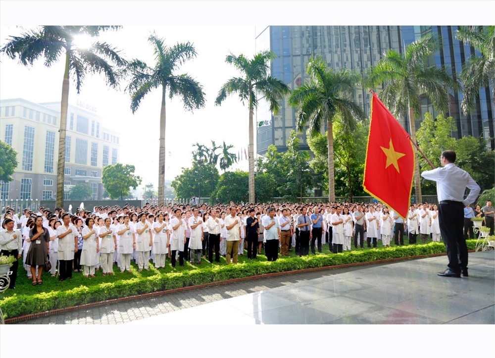 Tác phẩm “Tự hào dưới lá cờ Tổ Quốc” của CĐCS Viện Huyết học và Truyền máu Trung ương. Ảnh: L.Anh