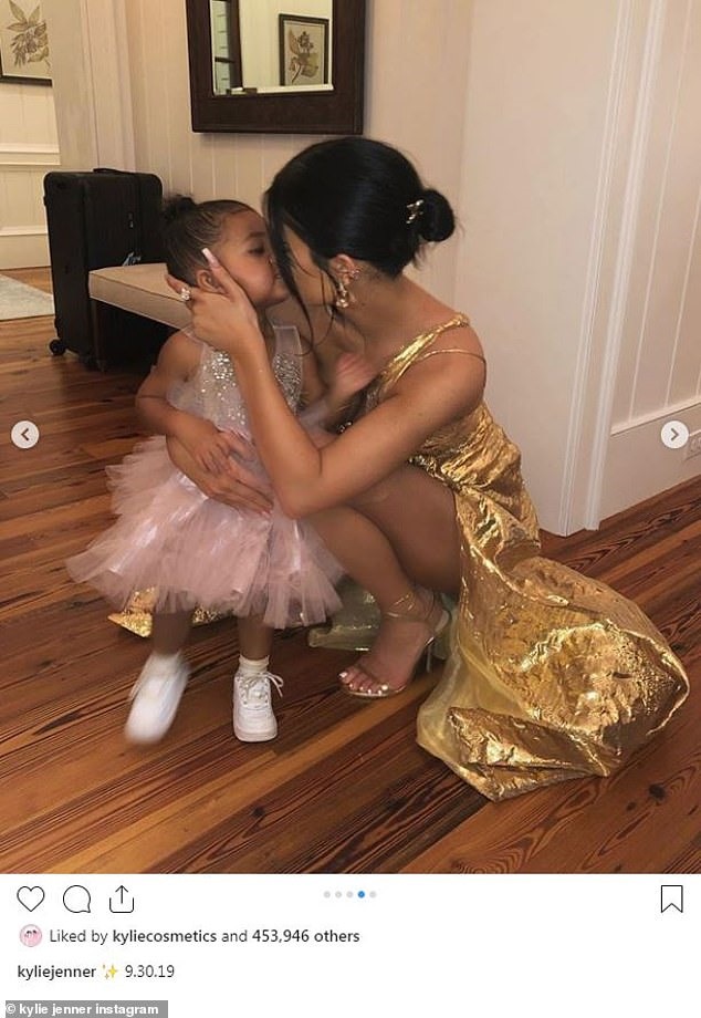 Kylie dự đám cưới Justin cùng con gái mà không có Travis đi cùng. Ảnh: Dailymail