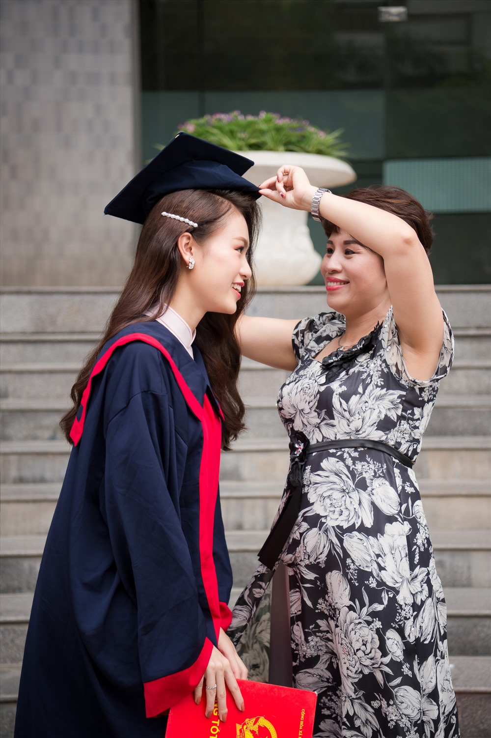 Người đẹp khiến bố mẹ luôn tự hào bởi ngoài tài sắc còn rất ngoan ngoãn, học giỏi và tự lập.