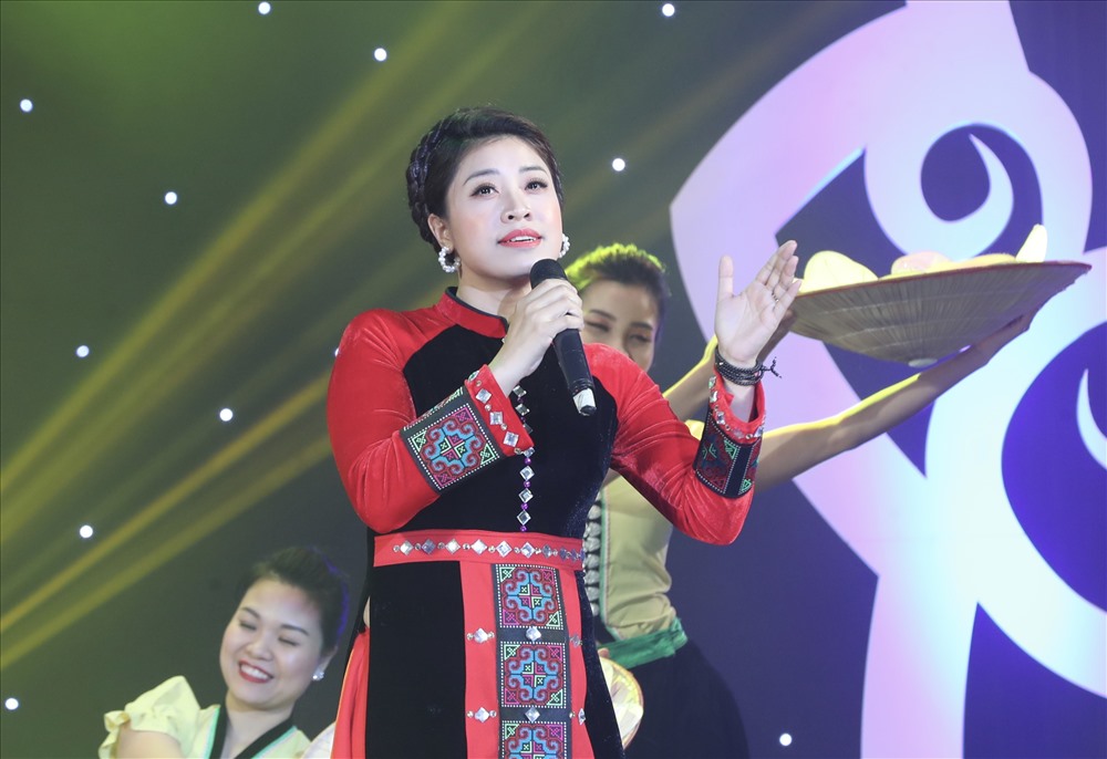 Ca sĩ Bích Hồng.