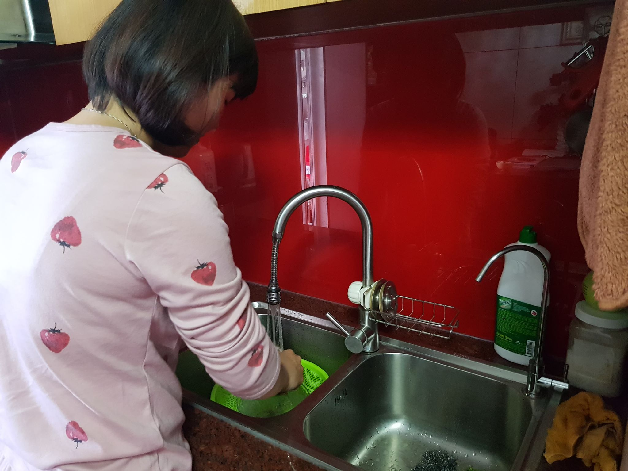 Người dân đã phần nào yên tâm với chất lượng nguồn nước. Ảnh: Ngọc Lan