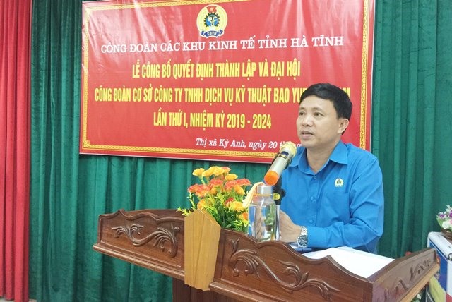 Đồng chí Nguyễn Văn Danh - Chủ tịch LĐLĐ Hà Tĩnh phát biểu tại buổi lễ