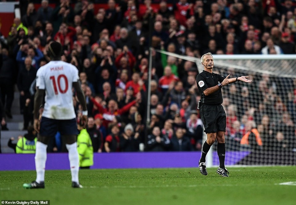 Ảnh: Daily Mail & Sky Sports.
