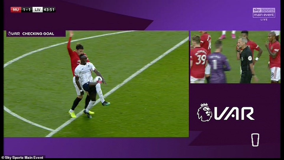 Ảnh: Daily Mail & Sky Sports.