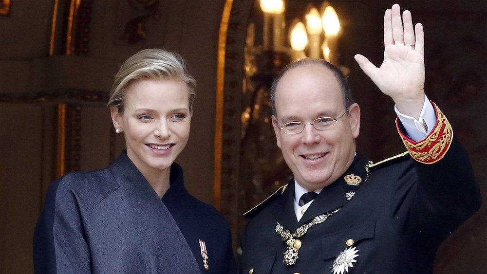 Trong ảnh là Hoàng tử Monaco Albert II và vợ - Công nương Charlene. Hoàng tử Albert II có trong danh sách khách mời sẽ dự lễ đăng quang của Nhật hoàng Naruhito. Ảnh: Today.