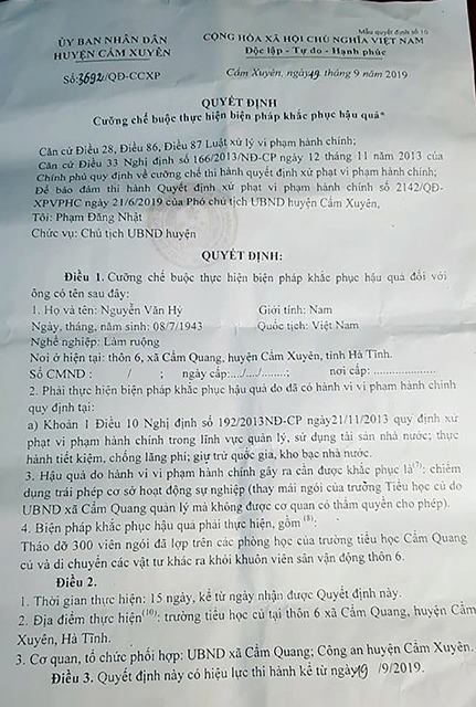 Văn bản cưỡng chế do Chủ tịch UBND huyện Cẩm Xuyên ký nhưng đến nay đã quá hạn nhiều ngày mà người dân chưa chấp hành. Ảnh: TT