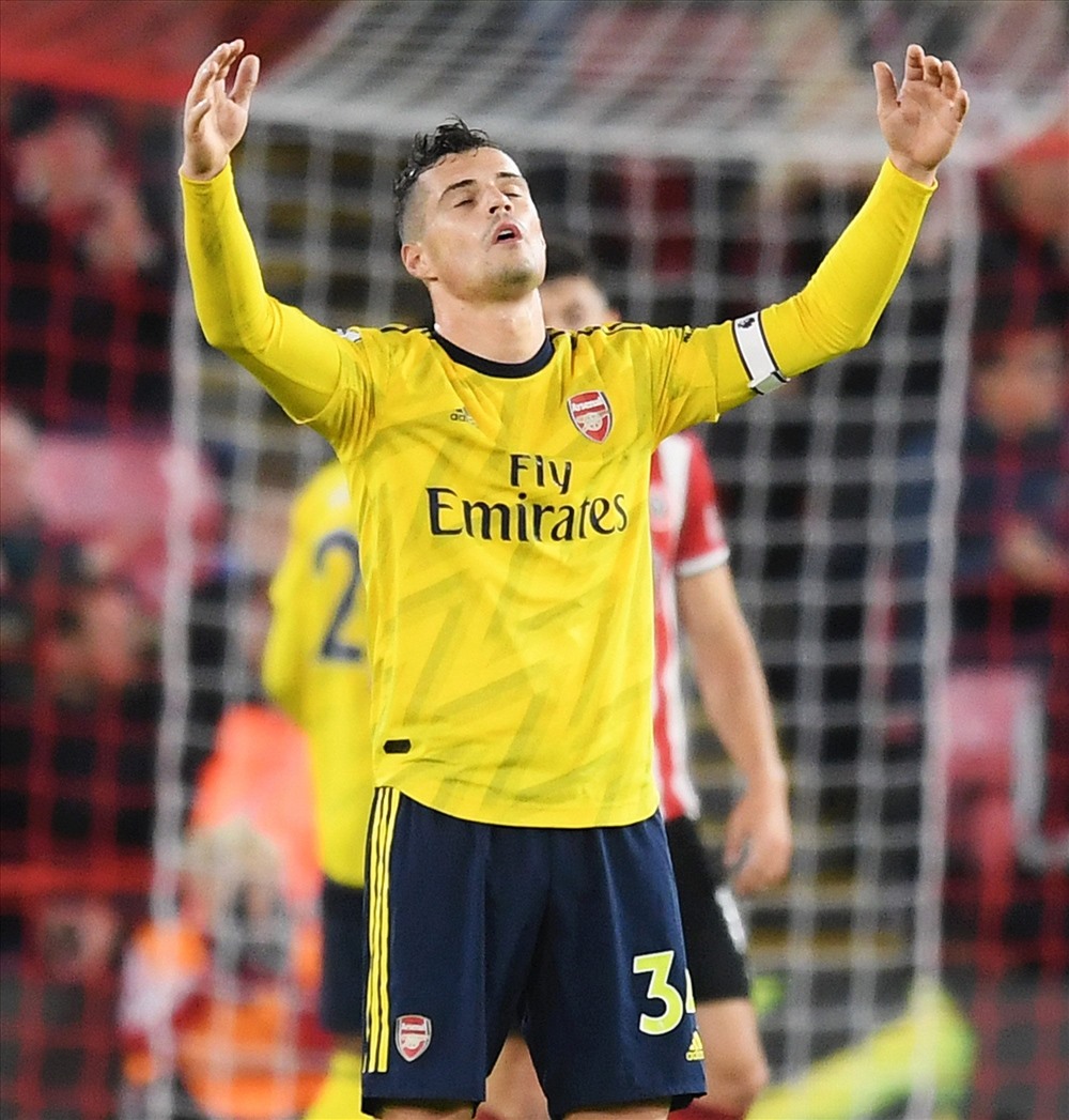 Arsenal thất bại vào lúc họ đang được kì vọng nhất. Ảnh: The Sun.