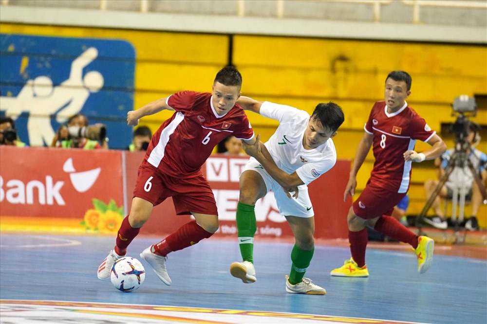 Tuyển futsal Việt Nam mắc không ít sai lầm trong trận đấu với Indonesia. Ảnh: TSB