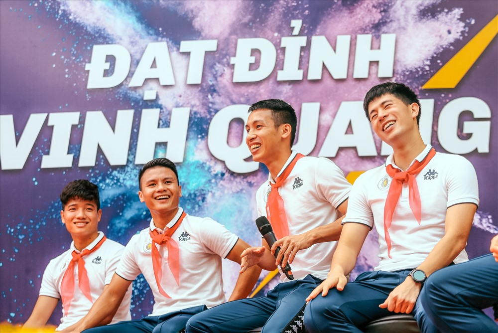 Các cầu thủ chia sẻ những câu chuyện từ chính bản thân. Ảnh: HN