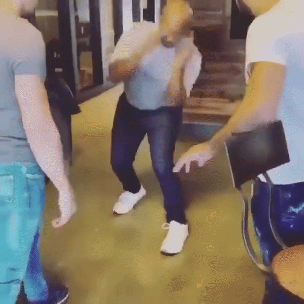 Mike Tyson 53 tuổi xoay sở rất ngọt và ra đòn rất lẹ