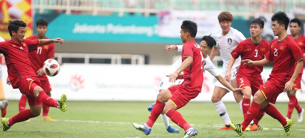 Ngôi sao được mệnh danh là “Messi Hàn Quốc” Lee Seung Woo cũng bị truyền thông Bỉ chỉ trích thậm tệ vì thái độ ngôi sao ở Sint Truidense. Ảnh: Đ.Đ