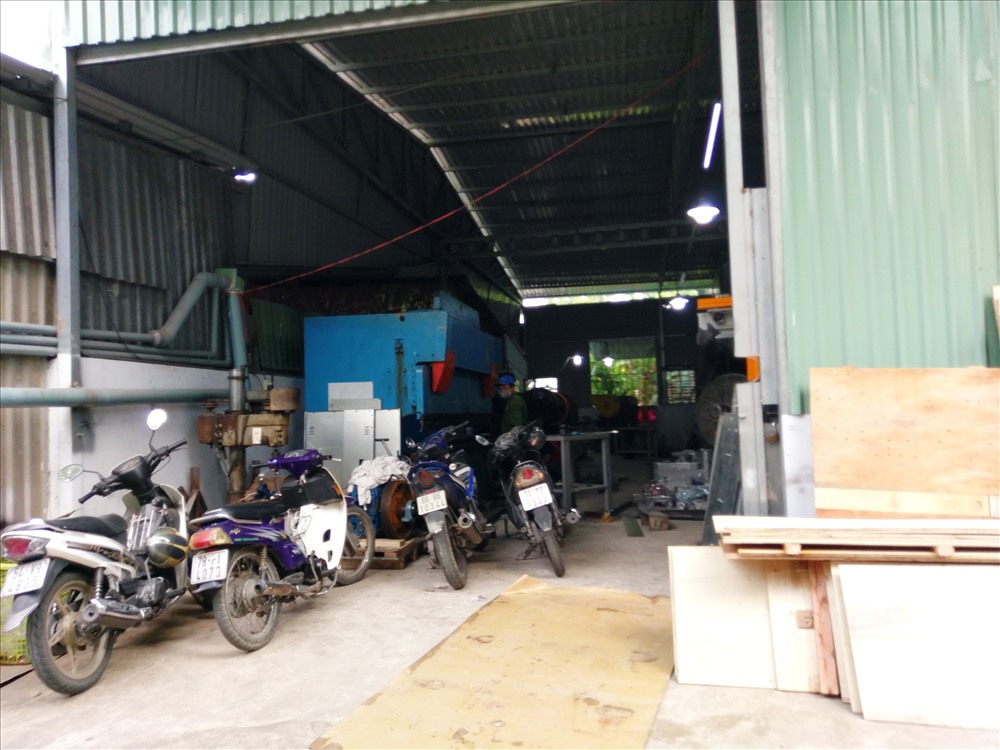 Theo ông Lê Hòa Bình - giám đốc Sở Xây dựng TP.Hồ Chí Minh, các nhà xưởng của ông Thành và người thân không bảo đảm quy định về phòng chống cháy nổ.