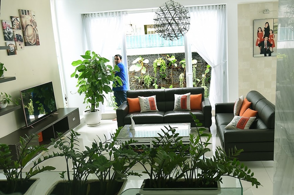 Gia đình Quyền Linh đang sống tại biệt thự nhà vườn triệu đô