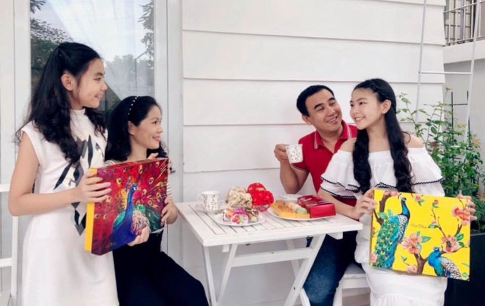 Ở bên nhau 14 năm nhưng vợ chồng Quyền Linh lúc nào cũng rất tình cảm .