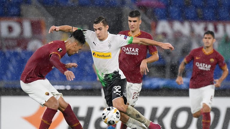 Roma không thể tận dụng lợi thế sân nhà. Ảnh: Reuters.
