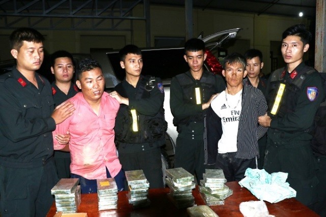 2 đối tượng bị bắt giữ cùng tang vật.