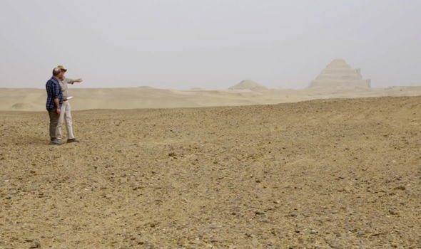 Tiến sĩ Dobrev và Robinson ở Saqqara. Ảnh: Channel 5