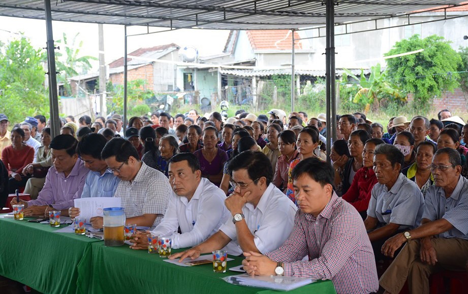 Đông đảo người dân tham gia buổi đối thoại Ảnh: T.C