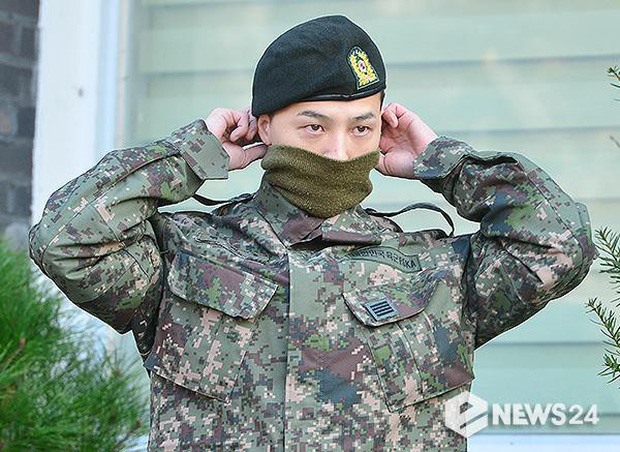 G-Dragon thể hiện sự bối rối khi 2000 người hâm mộ túc trực để chờ đón mình. Ảnh: Newsen.