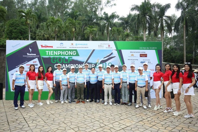 Các golfer tham dự giải sáng 26.10. Ảnh: Như Ý