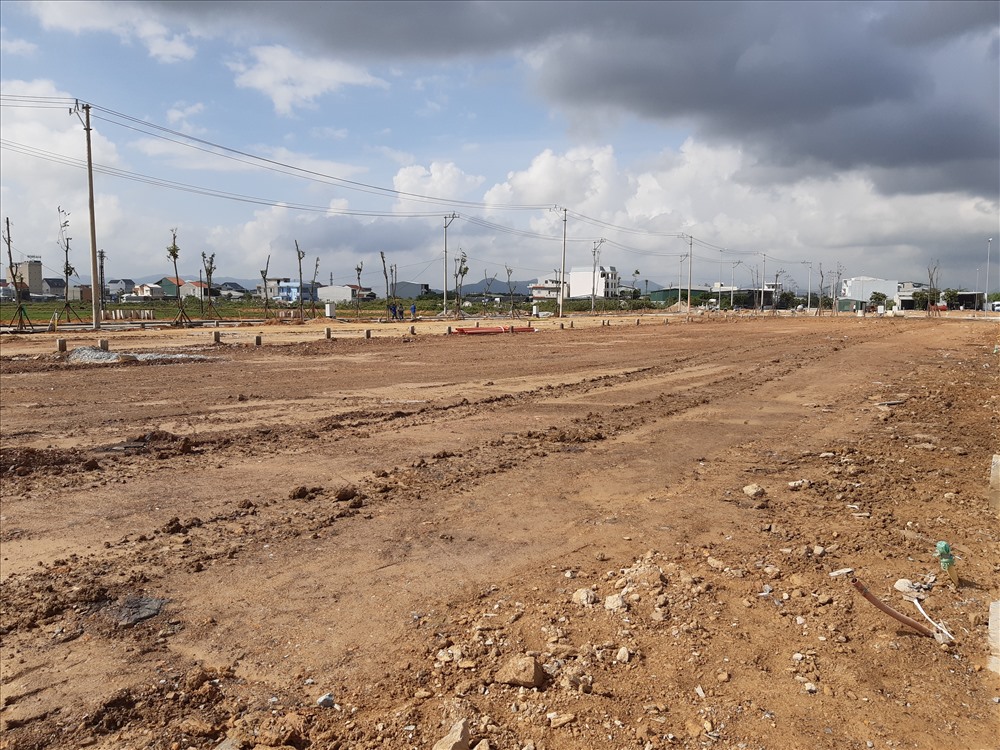 Đến nay, khu vực 1 đã hoàn thành, còn khu vực 2 dự kiến đến ngày 15.11.2019 hoàn thành cắm mốc phân lô.
