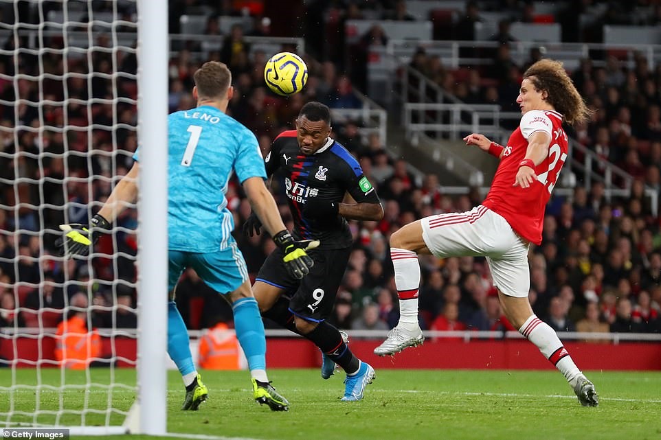 Jordan Ayew (áo đỏ) gỡ hòa 2-2 cho đội khách. Ảnh: Getty Images