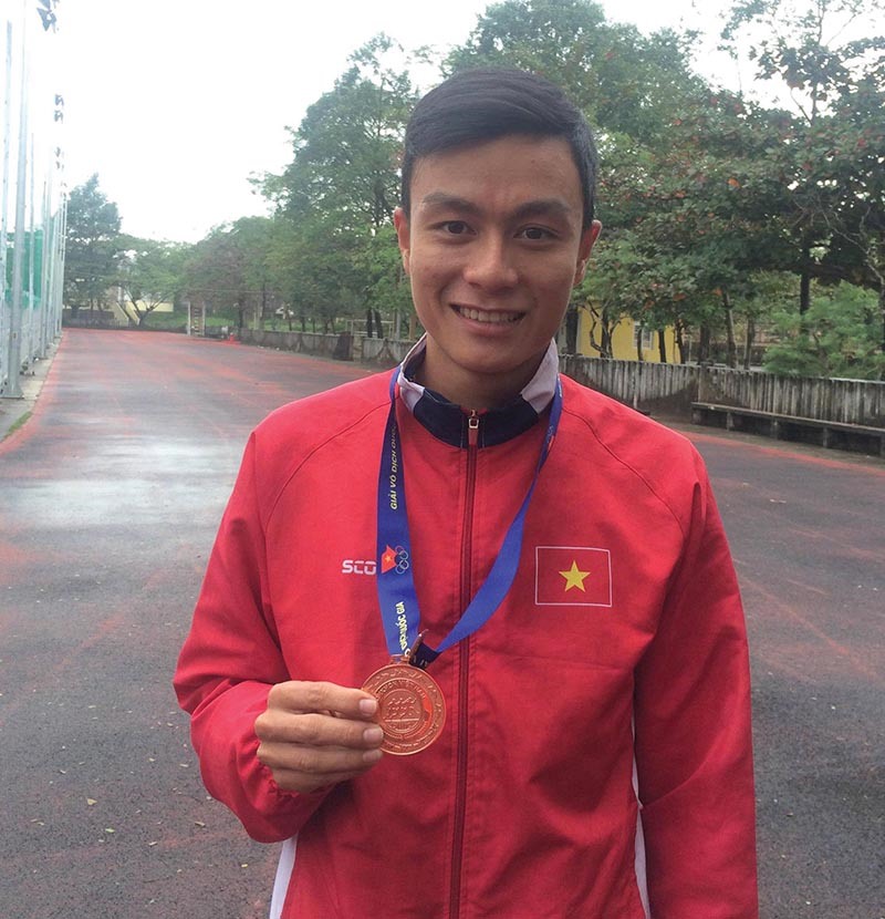 Lê Quang Hòa từng đạt được nhiều thành tích ở các nội dung 5000m, 10.000m