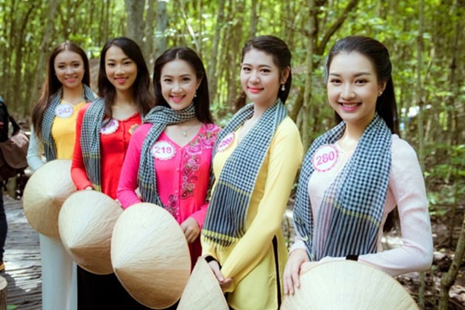 Đây là lễ hội đầu tiên tôn vinh áo bà ba. Ảnh: SV. Đây là lễ hội đầu tiên tôn vinh áo bà ba. Ảnh: SV.
