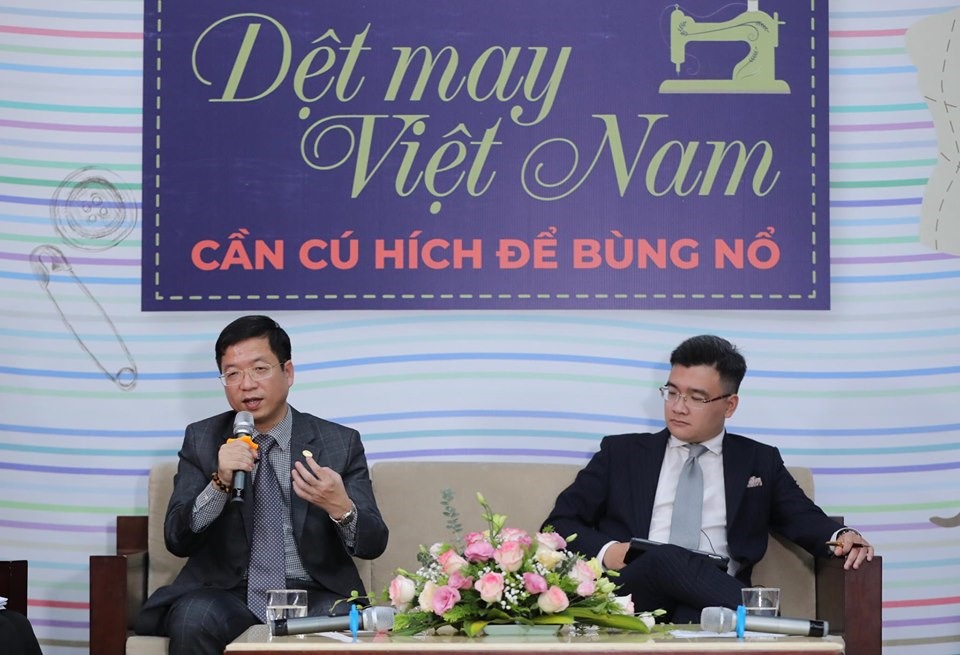 Các khách mời nêu ý kiến tại buổi tọa đàm. Ảnh: Sơn Tùng