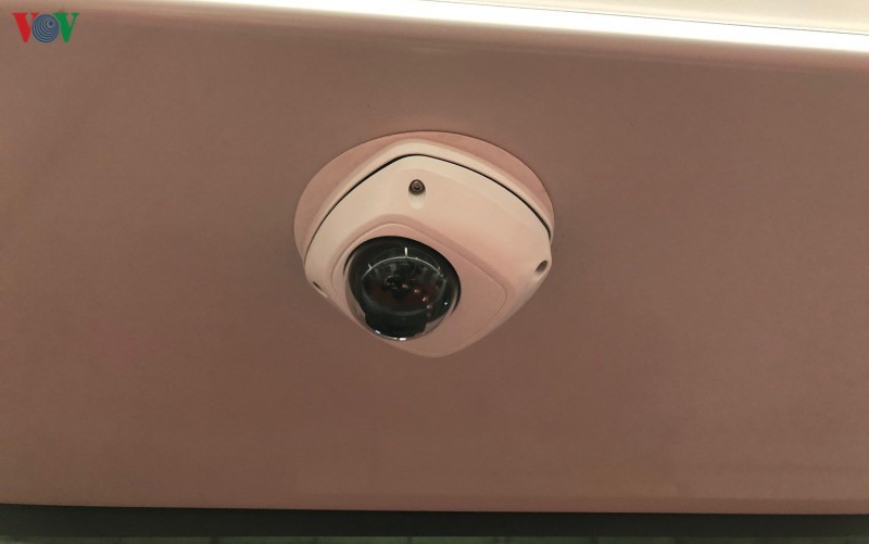 Camera giám sát được lắp đặt trên đầu mỗi toa tàu.