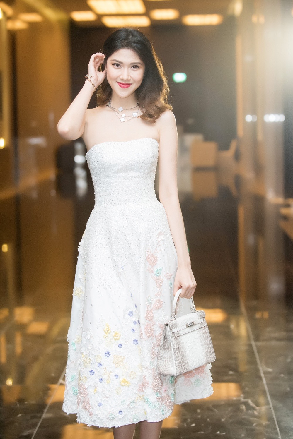 Đã lâu không xuất hiện, Thu Hằng vẫn giữ được sự trẻ trung, phong cách thời thượng. Ảnh: NVCC.
