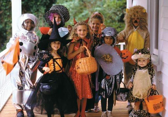 Đối với các nước Âu Mỹ, Halloween đã trở thành lễ hội vui chơi hằng năm cho trẻ em và cả người lớn.