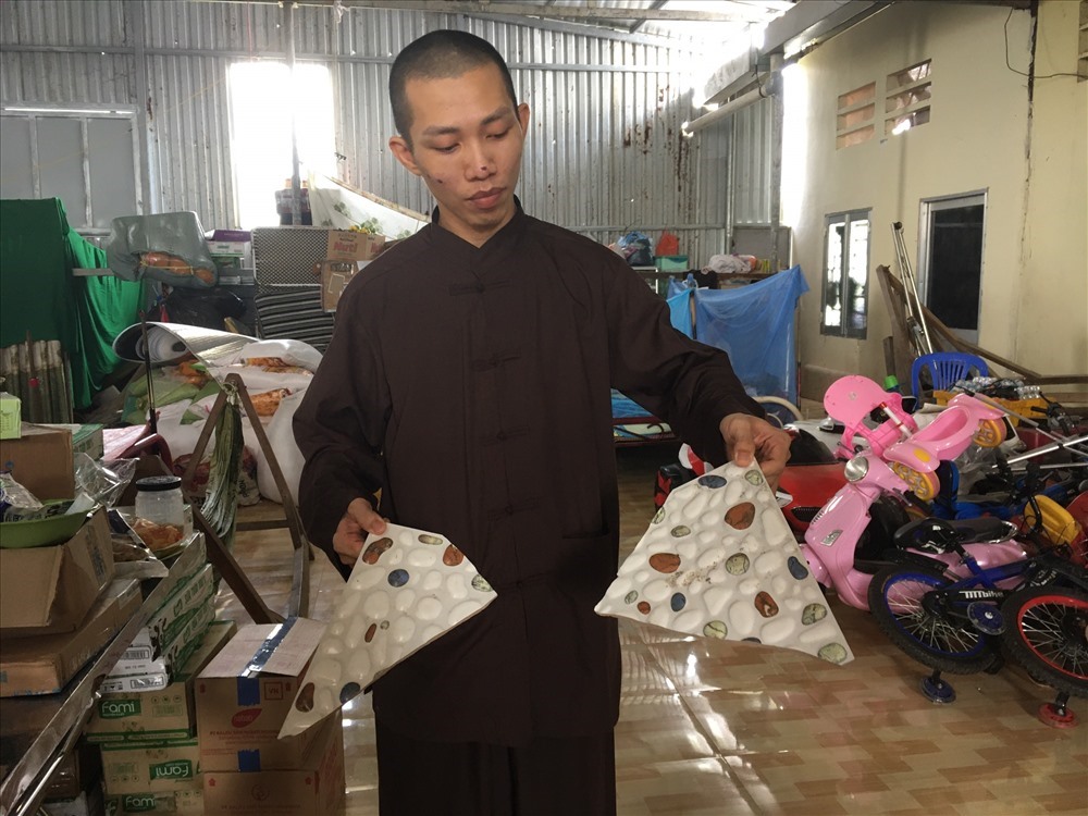 Viên gạch men vỡ các đối tượng dùng để hành hung người trong tịnh thất Bồng Lai
