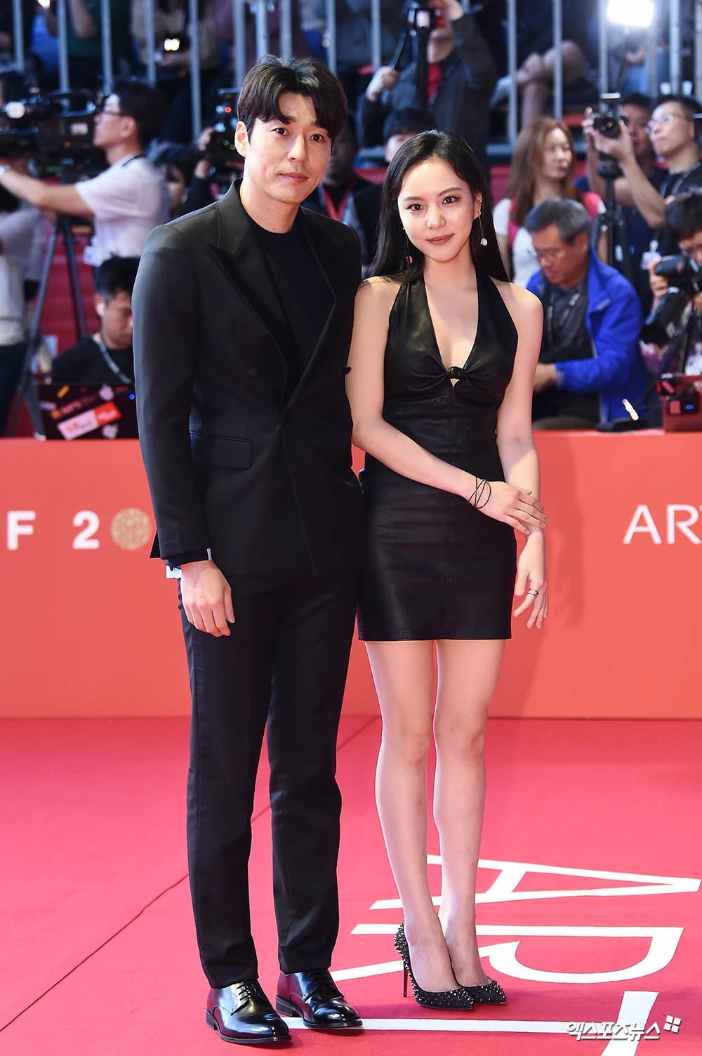 Seo Ji Seok và Lee Yul Eum. Ảnh: LHPBS.
