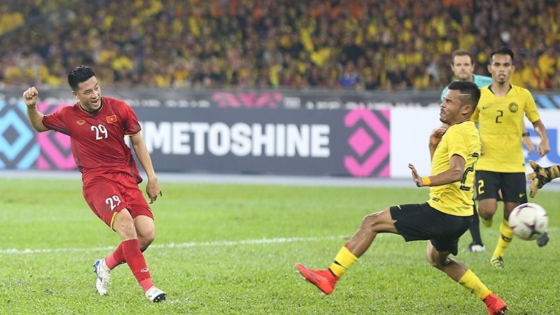 Trận đấu lượt đi giữa hai đội ở chung kết AFF Cup 2018. Ảnh: SN