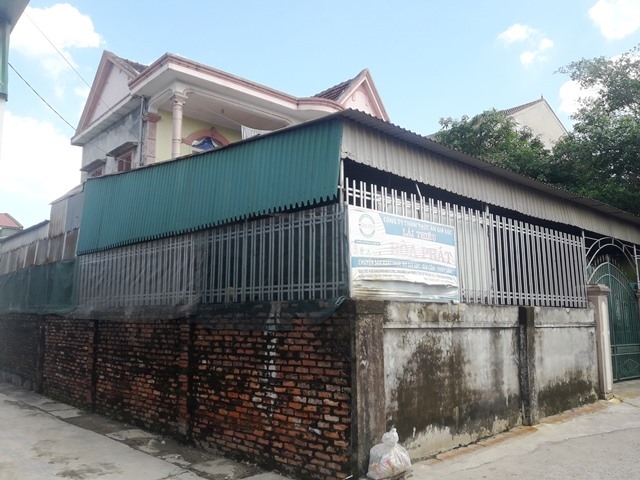 Ngôi nhà mà gia đình anh T. đang sinh sống. Ảnh: TT