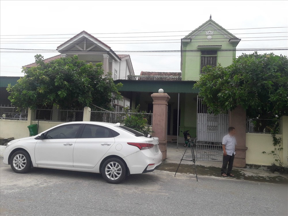 2 căn nhà khang trang 2 tầng mà con trai ông D. nhờ đi lao động “chui” ở Anh gửi tiền về xây, nhưng sau đó anh không may đã tử vong sau một lần chạy trốn cảnh sát Anh. Ảnh: TT