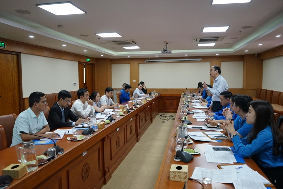Tham gia buổi làm việc
