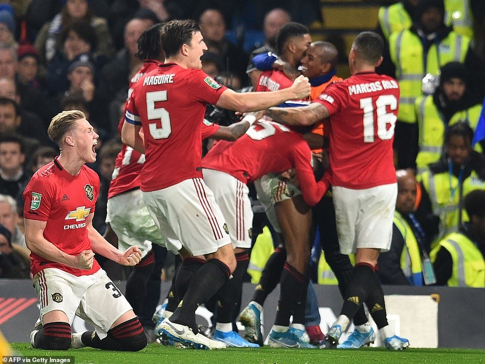 Pha đá phạt đẹp mắt của Rashford. Ảnh: Getty.