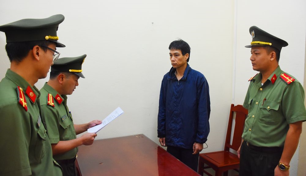 Cơ quan ANĐT Công an Thanh Hóa thi hành lệnh bắt tạm giam bị can Vi Du Lịch