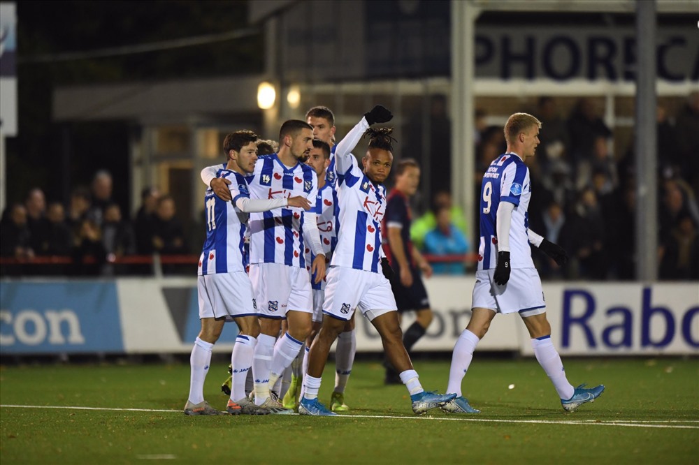 SC Heerenveen có chiến thắng dễ dàng 3-0 trước đối thủ hạng 3. Ảnh: SCH